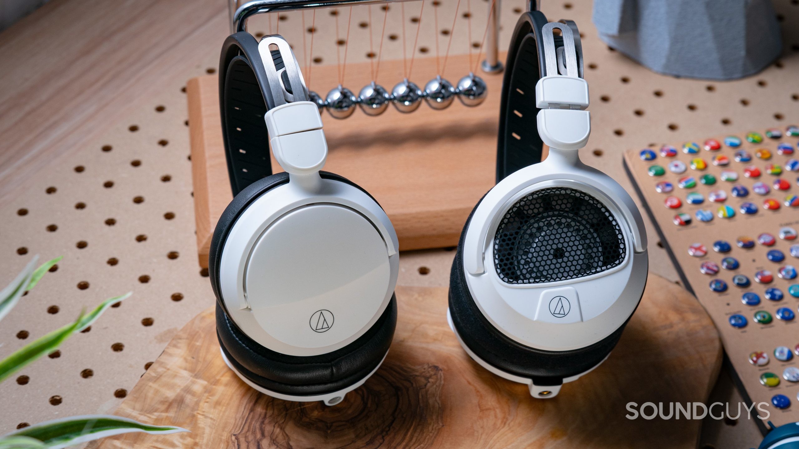 Comparing the Audio-Technica ATH-GL3 (Closed Back) and Audio-Technica ATH-GDL3 (Open Back).