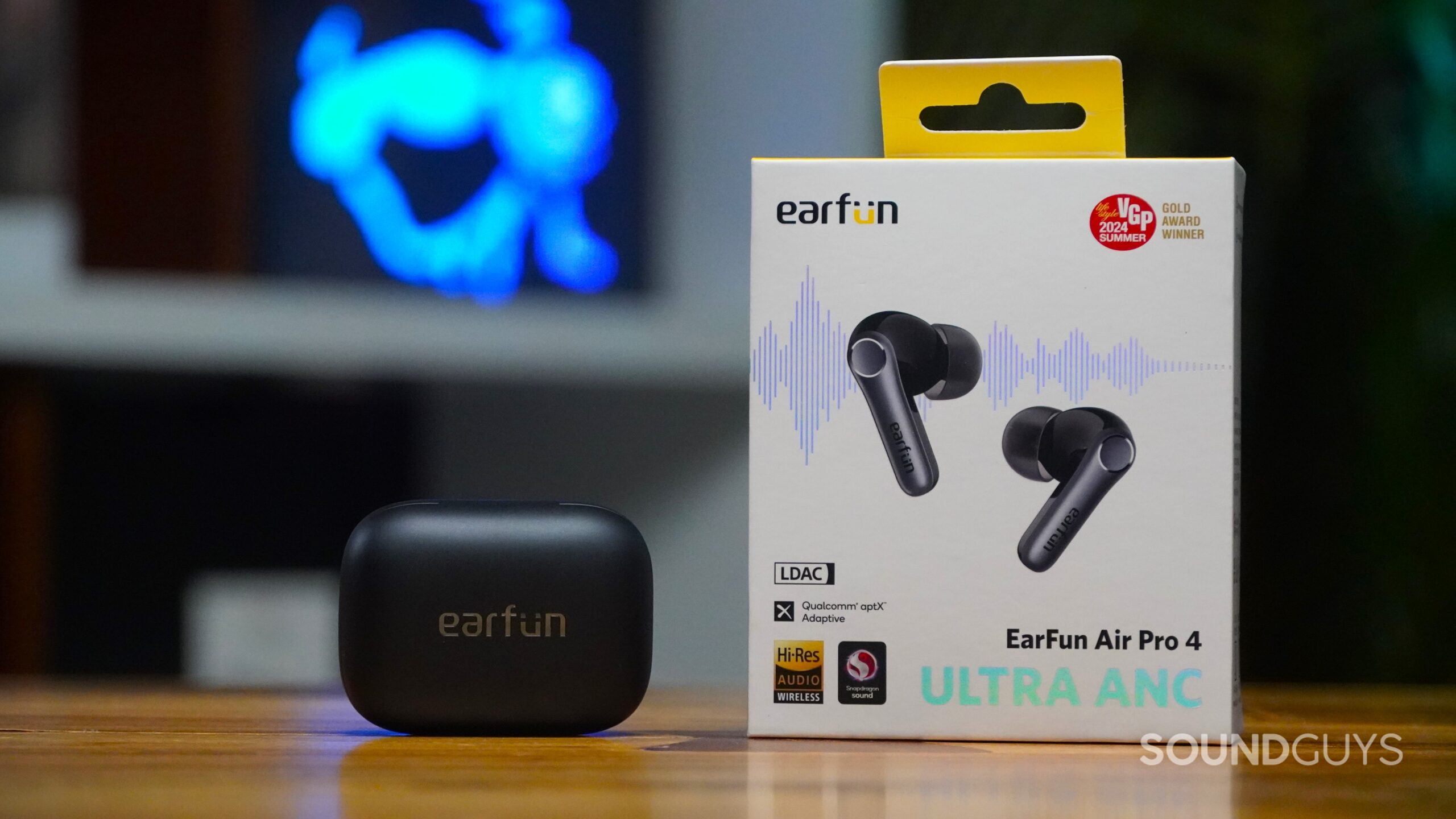 earfun air pro 4 case with box